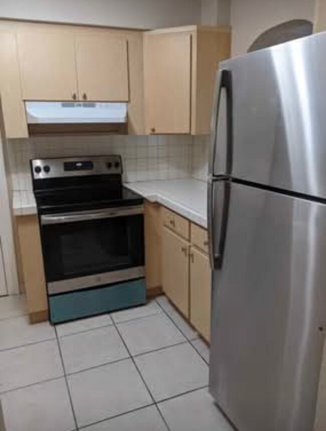 13700 SW 62nd St, Unit Kendall Heights 200 in Miami, FL - Building Photo - Building Photo