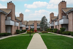 Presidio Square Apartments in Milwaukee, WI - Building Photo