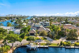 70 Bay Colony Ln in Fort Lauderdale, FL - Building Photo - Building Photo