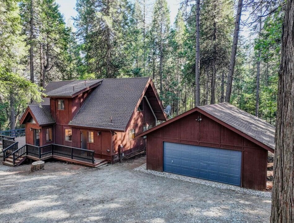 13045 Jupiter Dr in Grass Valley, CA - Building Photo