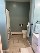 329 Turner St, Unit Upstairs in Auburn, ME - Foto de edificio - Building Photo