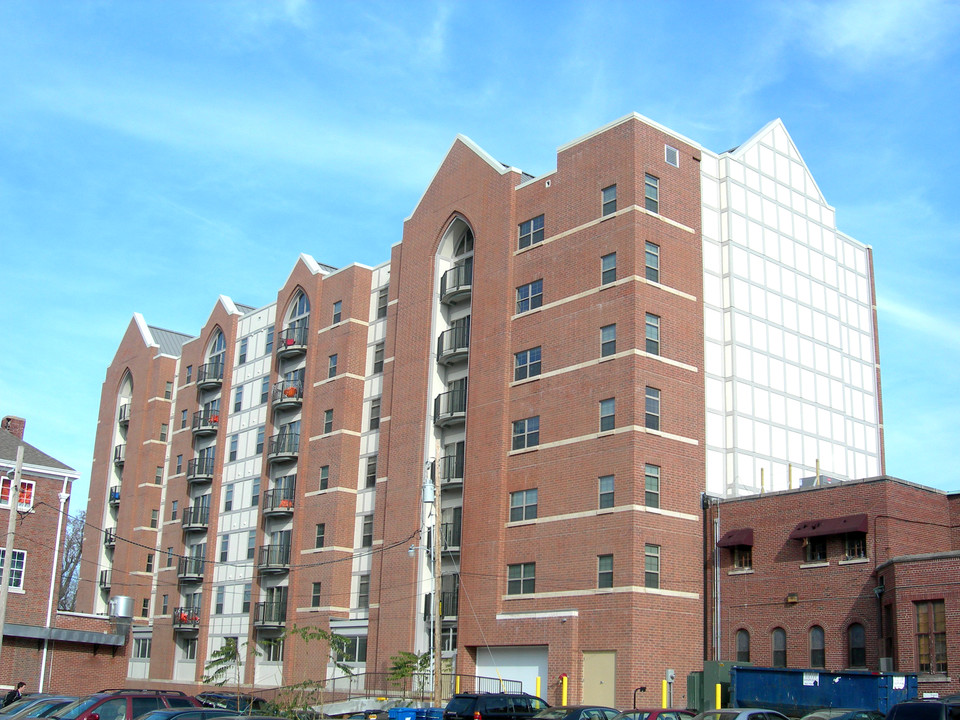 Presby Hall - UIUC Private Certified Housing in Champaign, IL - Foto de edificio