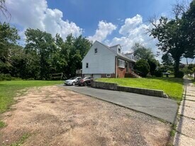 1065 Sayre Rd in Union, NJ - Building Photo