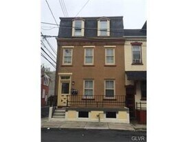 924 W Chew St in Allentown, PA - Building Photo