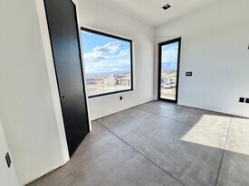2335 S 3330 W in Hurricane, UT - Building Photo