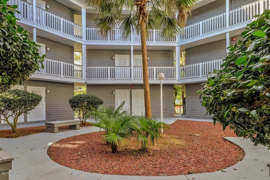 10174 Beach Dr SW in Calabash, NC - Building Photo