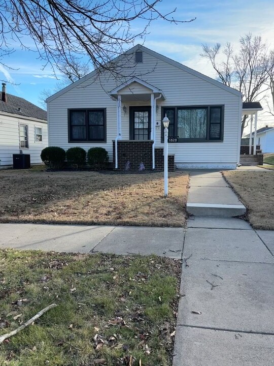 1828 Locust St in Quincy, IL - Building Photo