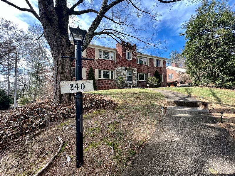 240 Kimberly Ave in Asheville, NC - Building Photo