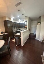 3086 Via Maximo in Carlsbad, CA - Foto de edificio - Building Photo