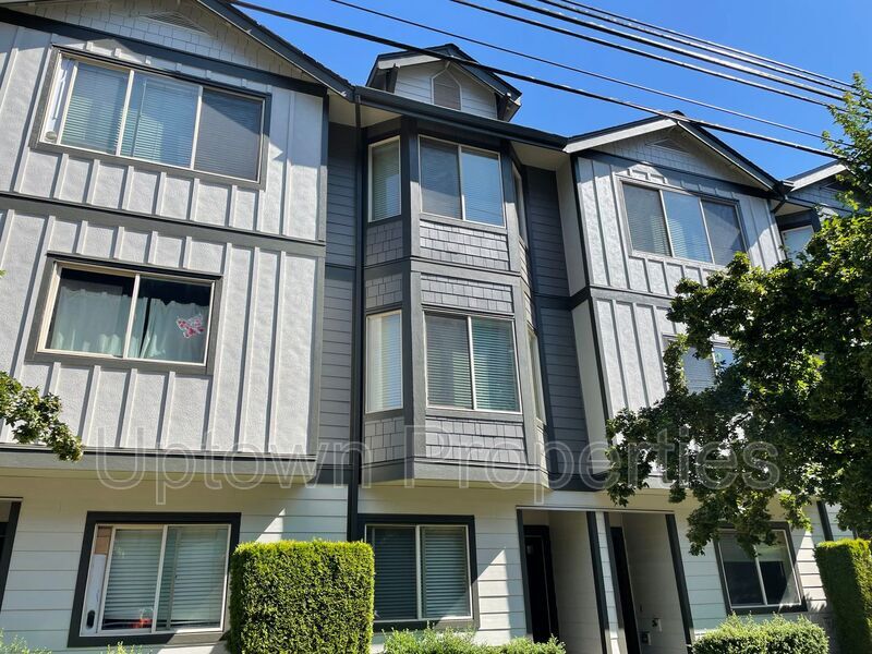 8900 SW Elena Ln in Tigard, OR - Building Photo