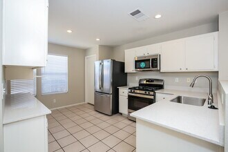 865 Adobe Flat Dr in Henderson, NV - Building Photo - Building Photo