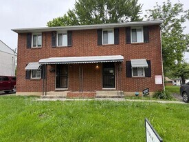 1608 Smith Rd in Columbus, OH - Building Photo