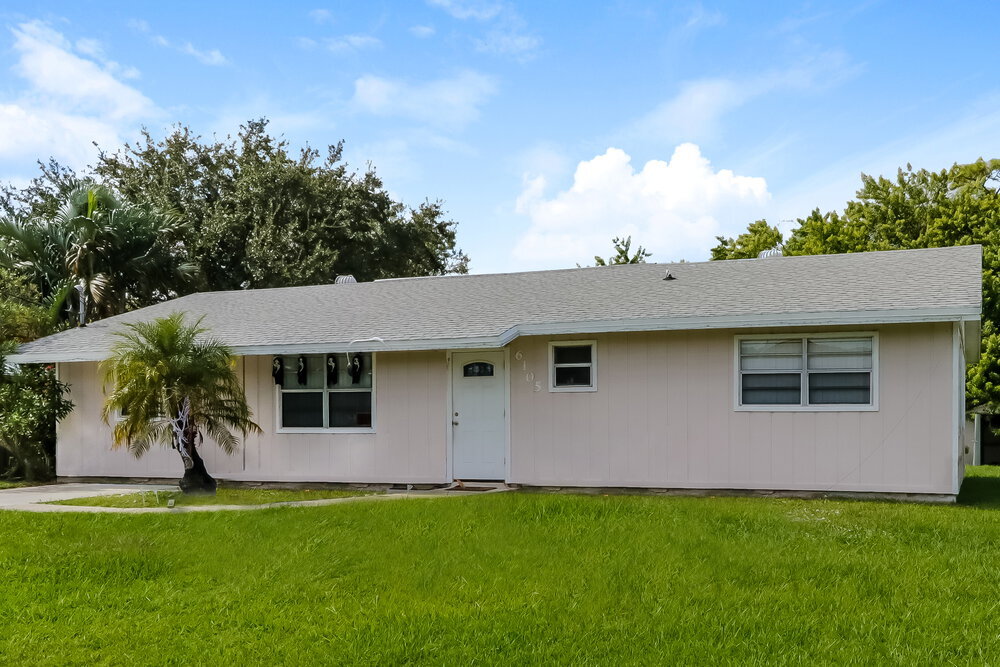 6105 Myrtle Dr in Fort Pierce, FL - Building Photo