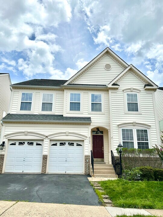 6721 Ainsworth St in Gainesville, VA - Building Photo