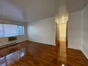 5920 N Kenmore Ave, Unit 203 in Chicago, IL - Building Photo - Building Photo