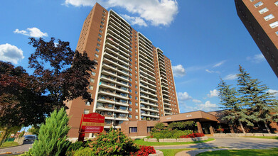 Richmond Park Square in Ottawa, ON - Building Photo - Building Photo