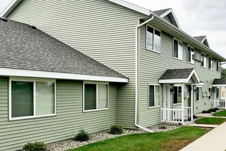 PARKSIDE TOWNHOMES OF REDWOOD FALLS in Redwood Falls, MN - Building Photo - Building Photo