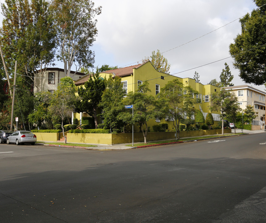 401 Westminster Ave in Los Angeles, CA - Building Photo