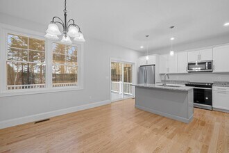945 Londonderry Turnpike in Auburn, NH - Building Photo - Building Photo
