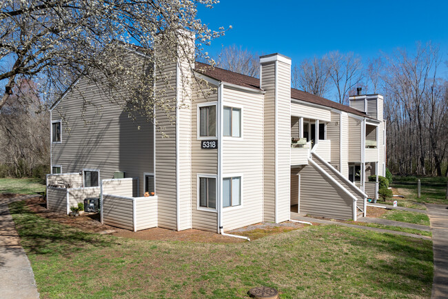 Quail Lakes Apartments in Winston-Salem, NC - Foto de edificio - Building Photo