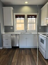 106 Caty Ln, Unit 106 in Charlottesville, VA - Foto de edificio - Building Photo