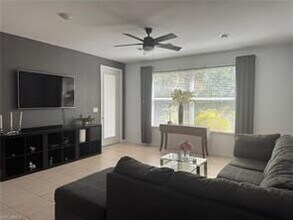 9579 Roundstone Cir in Ft. Myers, FL - Building Photo - Building Photo