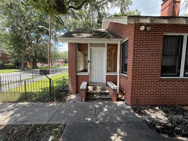 113 NW 11th St in Gainesville, FL - Foto de edificio - Building Photo