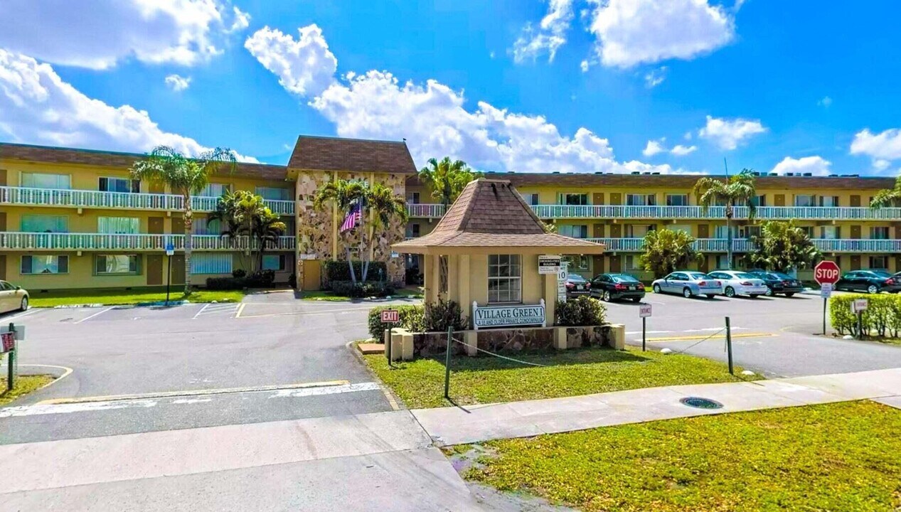 400 Village Green 216 Cir in Palm Springs, FL - Building Photo