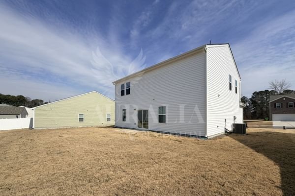937 Berkeley Glen Rd in Zebulon, NC - Foto de edificio - Building Photo