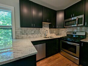 2203 W Eastwood Ave, Unit 2201-1E in Chicago, IL - Building Photo - Building Photo