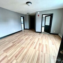 7 Market Ln in Thompson, CT - Building Photo - Building Photo