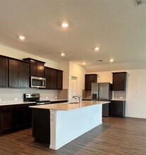 215 Chickasaw Ln in Hutto, TX - Foto de edificio - Building Photo