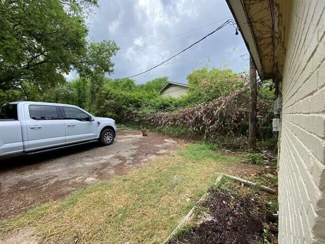 5002 Blue Spruce Cir in Austin, TX - Building Photo - Building Photo