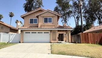 13632 Cabrillo Ct in Fontana, CA - Building Photo
