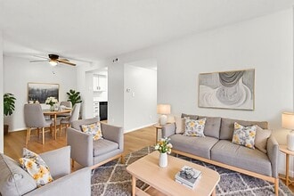 Country Hill in Cedar Rapids, IA - Foto de edificio - Building Photo