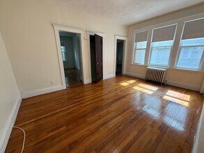 1669 Commonwealth Ave, Unit 7 in Boston, MA - Foto de edificio - Building Photo