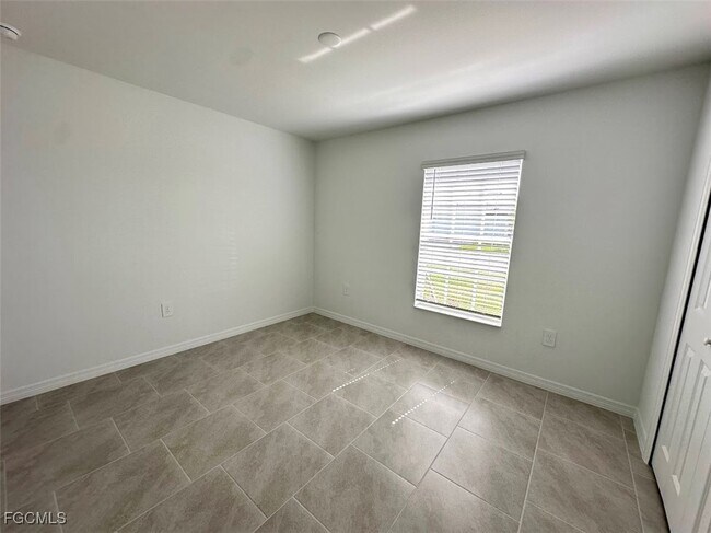 17669 Paradiso Wy in North Fort Myers, FL - Building Photo - Building Photo