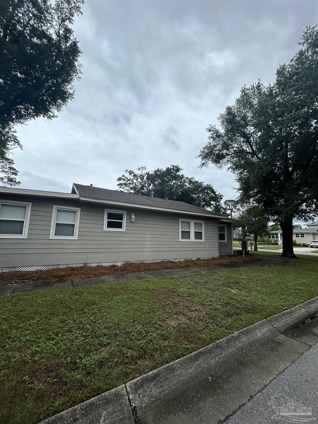 1300 E Fisher St in Pensacola, FL - Building Photo - Building Photo