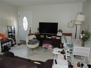 23470 Victory Blvd in Los Angeles, CA - Building Photo - Building Photo