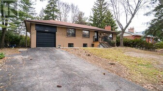 1465 Duncan Rd in Oakville, ON - Building Photo