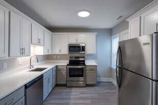 2571 S Kinnickinnic Ave, Unit 11 in Milwaukee, WI - Building Photo