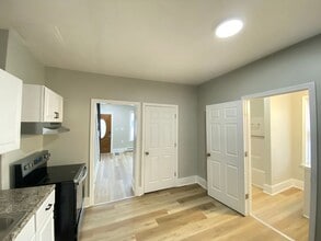 10 Freeman Ct in Dover, NH - Building Photo - Building Photo