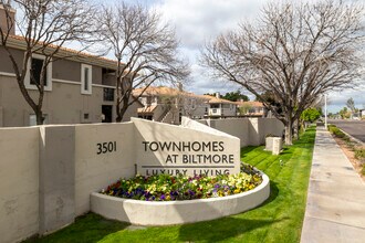 Townhomes at Biltmore in Phoenix, AZ - Building Photo - Building Photo