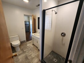 360 West Ave in Gustine, CA - Foto de edificio - Building Photo