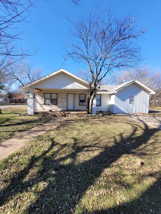 673 S 8th St in Duncan, OK - Building Photo