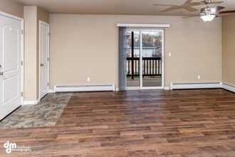 5020 S Mainsail Ave, Unit 2 in Wasilla, AK - Foto de edificio - Building Photo