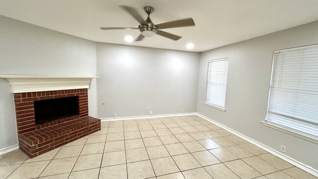 111 Quail Run Dr in Seagoville, TX - Building Photo - Building Photo