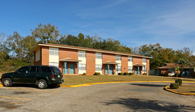 Parkview Garden Apartments in Quincy, FL - Building Photo - Building Photo