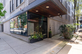 Trolley House in Boston, MA - Foto de edificio - Building Photo