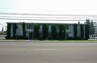 Lockwood Arms Apartments in Fresno, CA - Building Photo - Building Photo